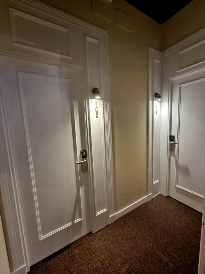 Le Petit Palue- Flora Hotell Madrid Eksteriør bilde